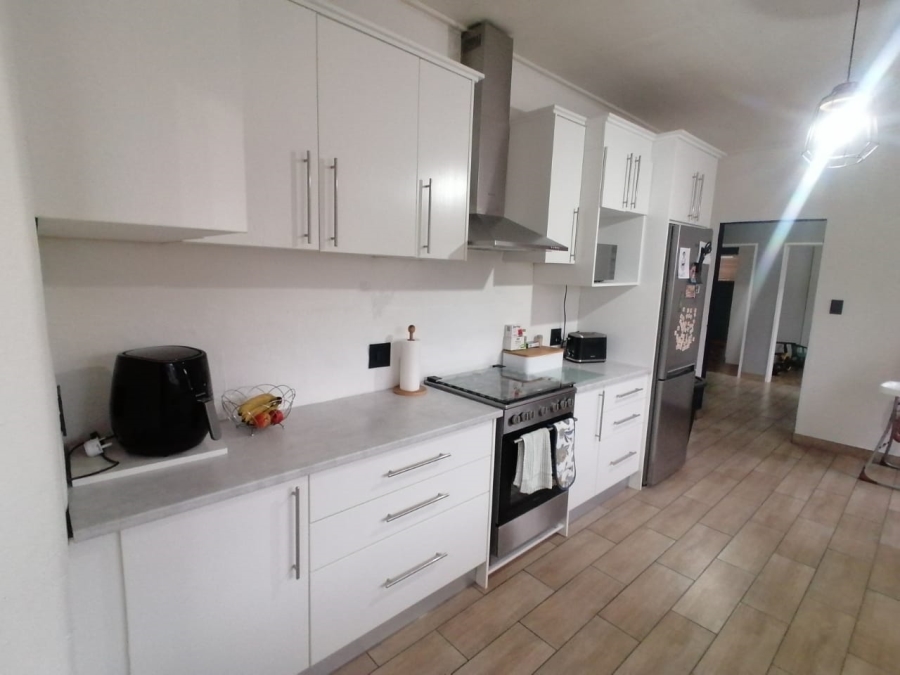 3 Bedroom Property for Sale in Peerless Park Western Cape